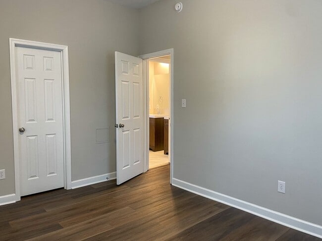 Building Photo - 510 Lakeview Ave, Colonial Heights
