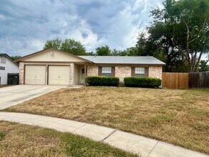 Building Photo - Charming 3/2 in Pipers Meadow  ~  *NO HOA*...