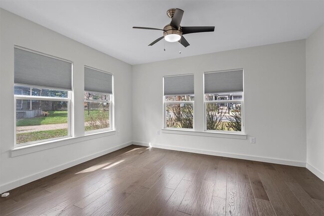 Building Photo - 2705 S 2nd St