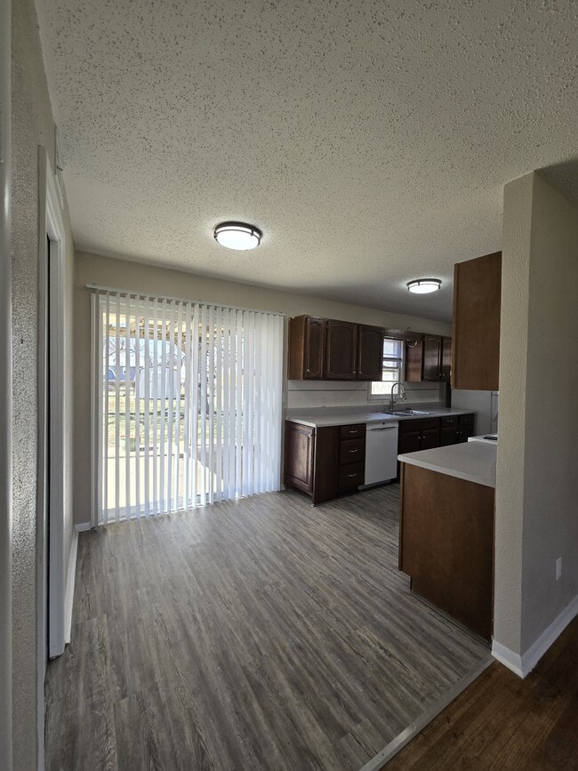 Building Photo - 333 N Colby Ave