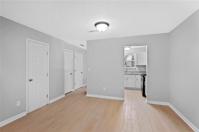 Building Photo - 1373 E Sequoyah Ct