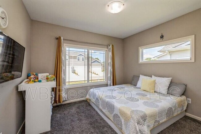 Building Photo - 9366 Primo Ln