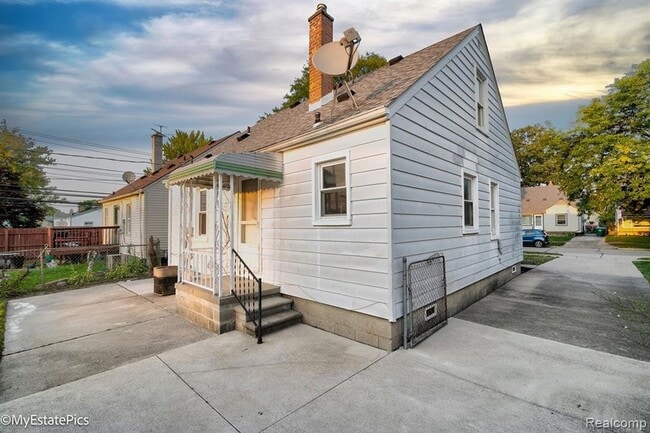 Building Photo - 6151 Helen St