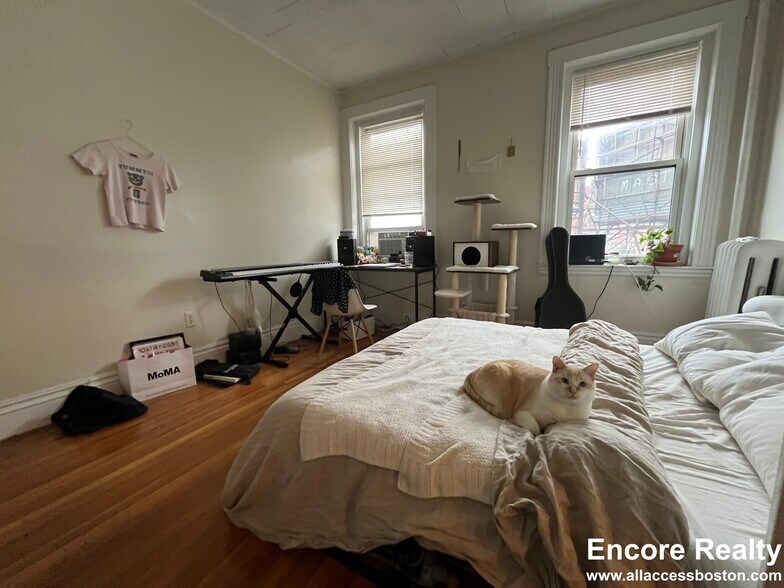 Building Photo - 126 Warren St