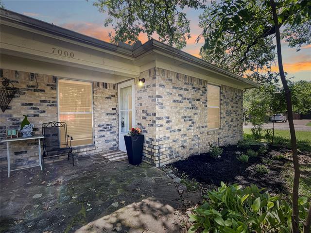 Building Photo - 7000 Lincoln Dr