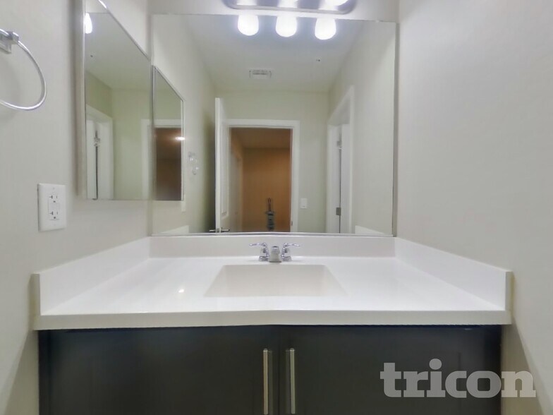 Building Photo - 12551 W Hummingbird Terrace