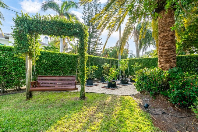 Building Photo - 961 Banyan Dr