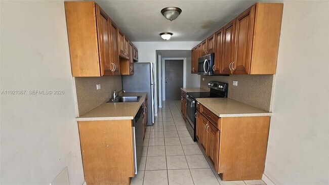 Building Photo - 1670 NE 191st St