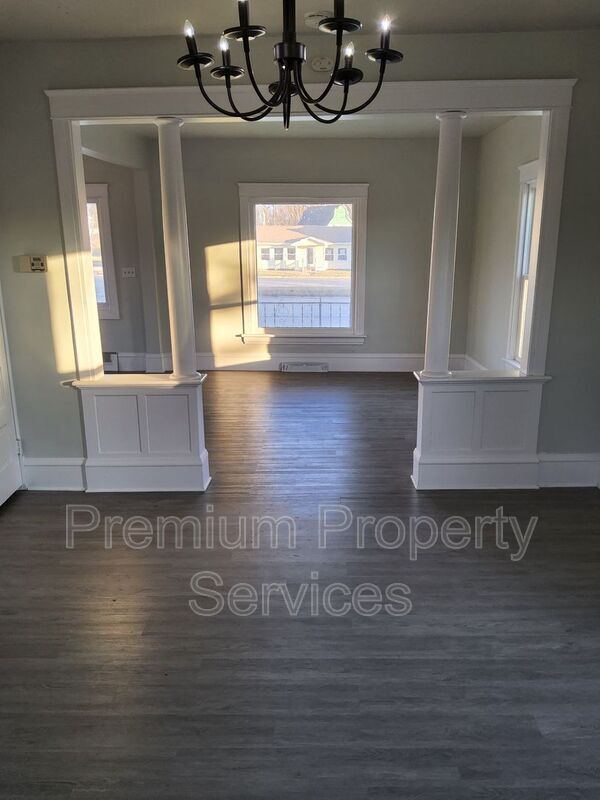 Building Photo - 502 Blackhawk Blvd
