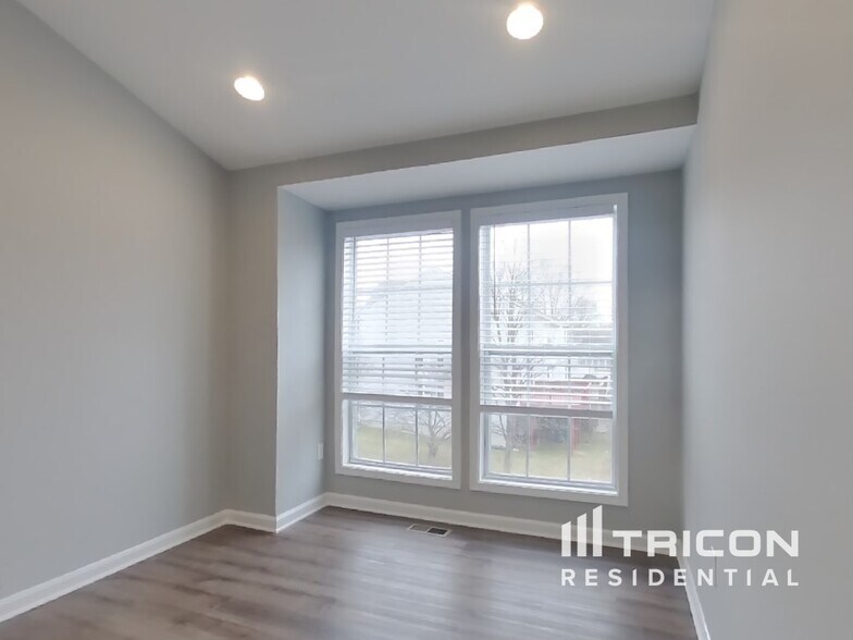 Building Photo - 10707 Elizabeth Parnum Pl