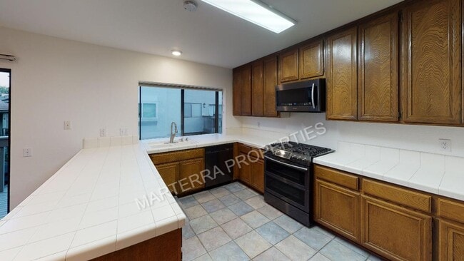 Building Photo - Beautiful 2-Bedroom, 2.5-Bathroom Townhome...