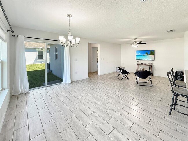 Building Photo - 4668 Glencrest Loop