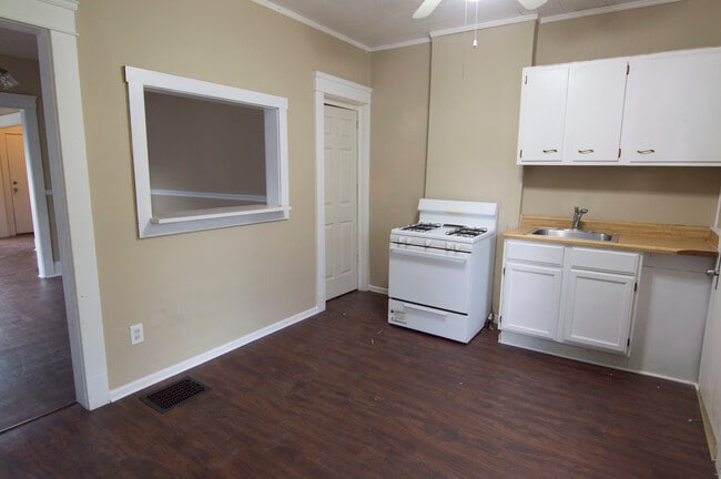 Building Photo - 1461 W 107th St
