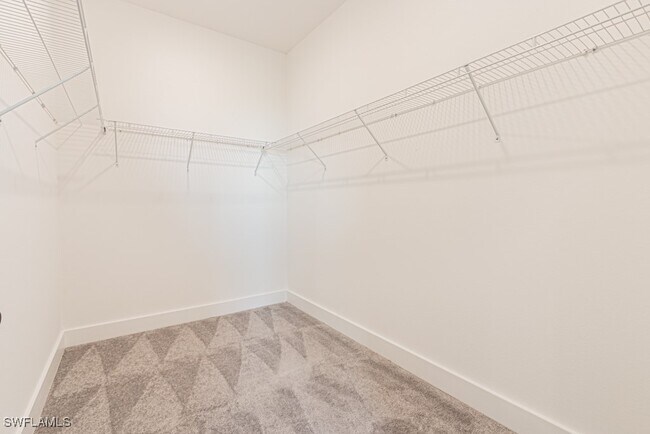 Building Photo - 420 NW 18th Pl