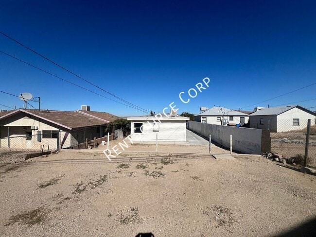 Building Photo - 920 Flora St