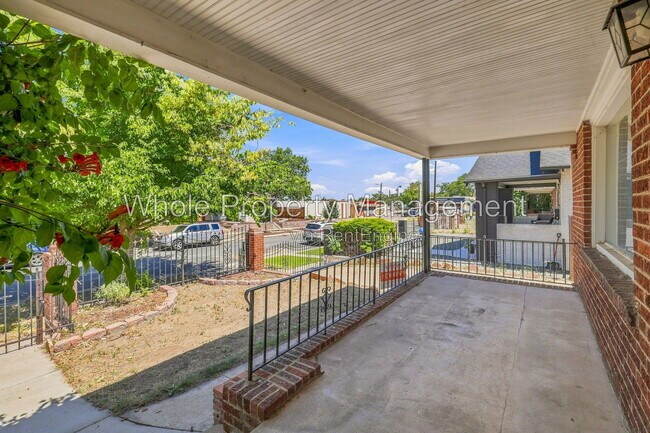 Building Photo - 3044 W Clyde Pl