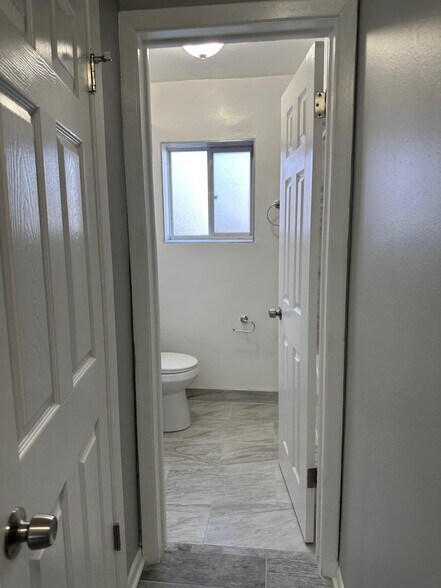 Building Photo - 1400 Carol St