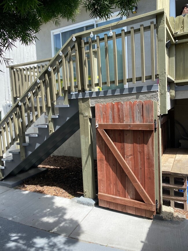 Building Photo - 405 N Broadway