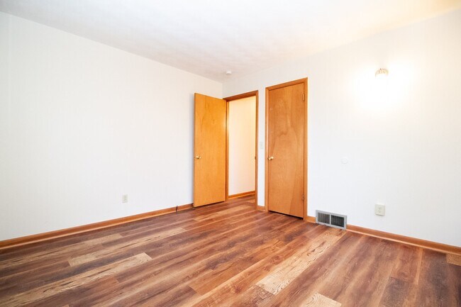 Building Photo - 2962 Carskaddon Ave