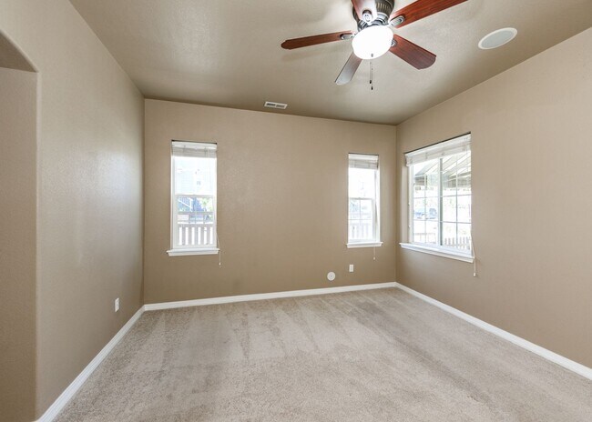 Building Photo - Westside 3 Bed Townhouse in Gold Hill Mesa