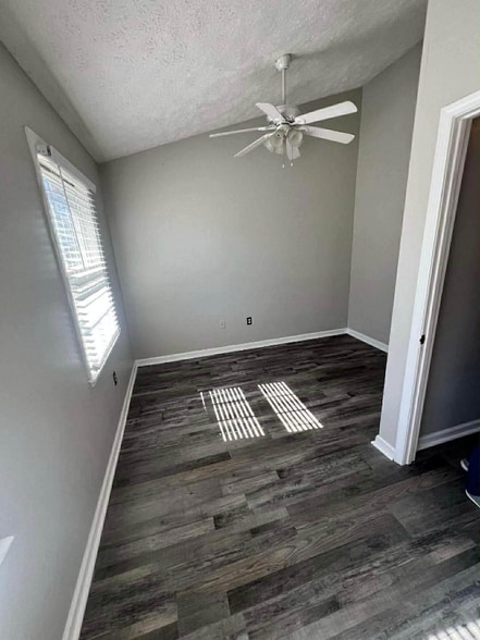 Building Photo - 644 Beaverview Dr