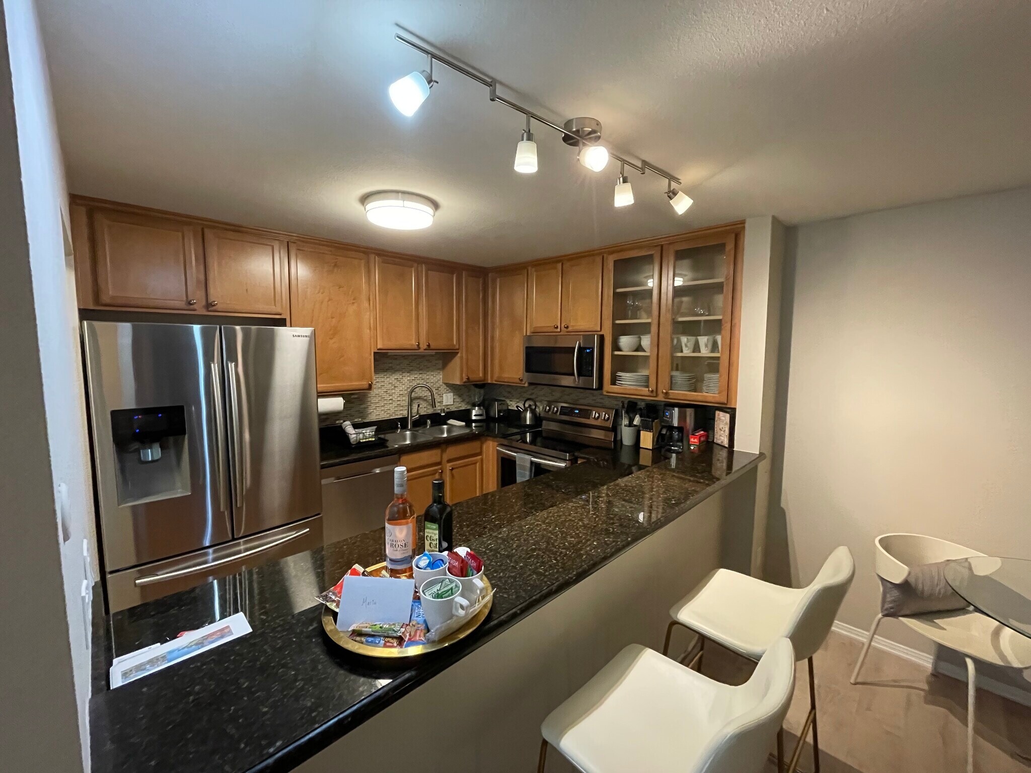 Building Photo - 3030 Suncrest Dr unit 402