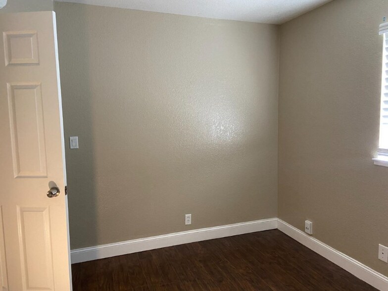 Building Photo - 700 Lacross Ct