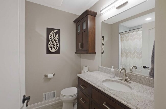 Bathroom - 4665 N 159th St