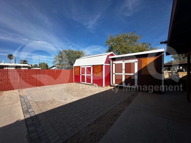 Building Photo - 1132 W Knox Pl