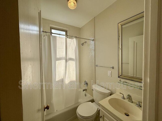 Building Photo - 2068 Walton Wy