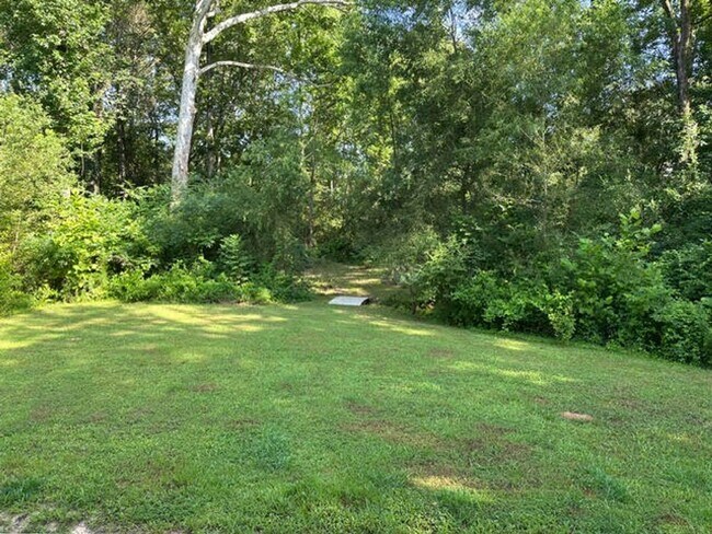 Building Photo - 16010 Lake Hills Dr