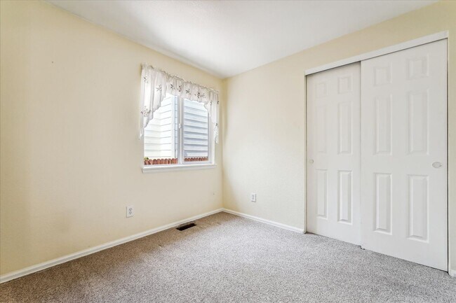 Building Photo - Evolve Real Estate: Meticulously Maintained 3 Bed RANCH Home with Deck and Pergola Available Sept 1!