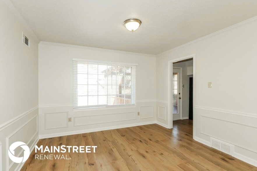 Building Photo - 8018 Cross Village Dr