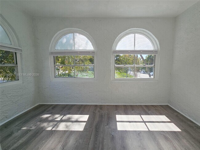 Building Photo - 2007 SW 10th St