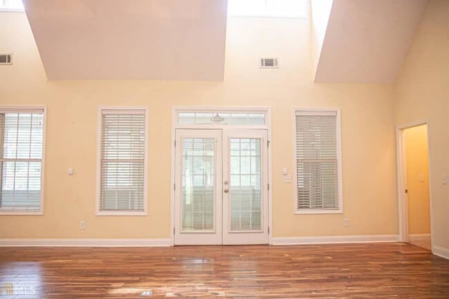 Building Photo - 168 Hamlin Rd