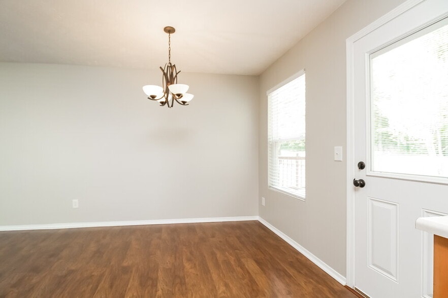 Building Photo - 2735 Sutherland Dr