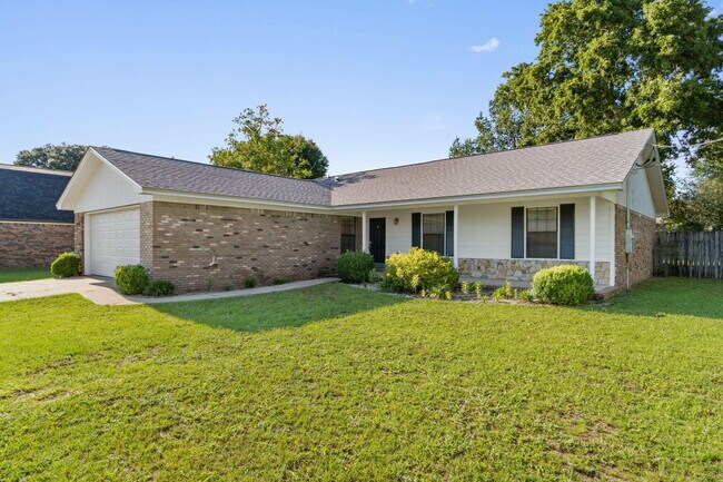 Building Photo - 502 Krest Dr