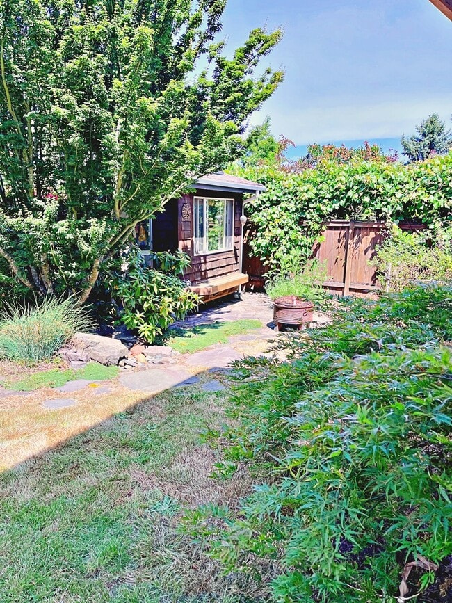 Building Photo - 7315 SE Taylor St