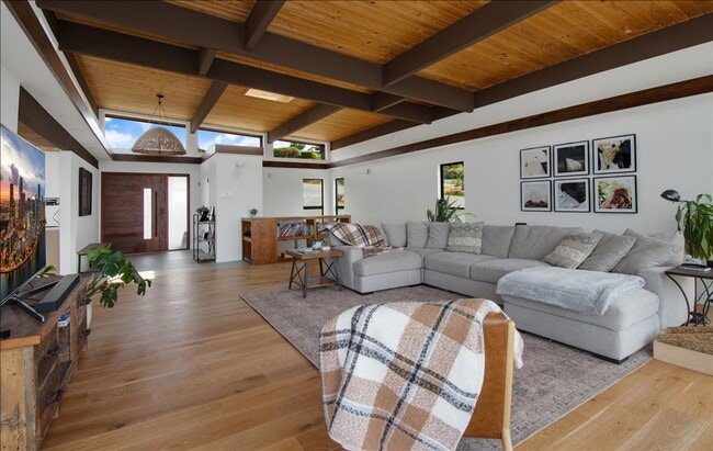 Building Photo - 4Bd/3.25Ba Shoreline House