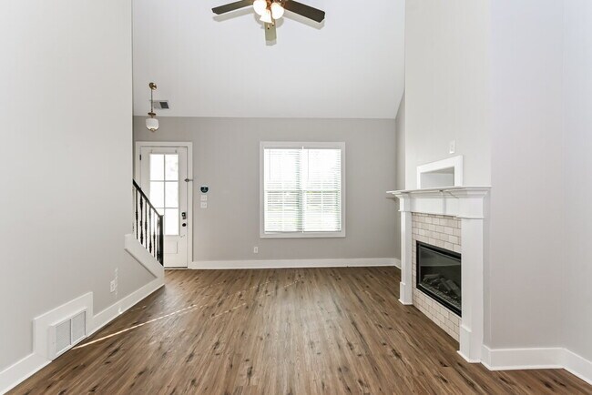 Building Photo - 2701 Maple Hill Dr