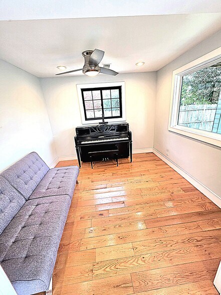 Building Photo - 640 Derby Ave