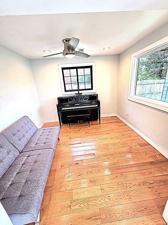 Building Photo - 640 Derby Ave