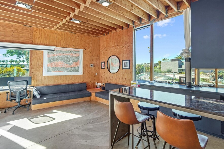 Building Photo - 1564 Cabrillo Ave