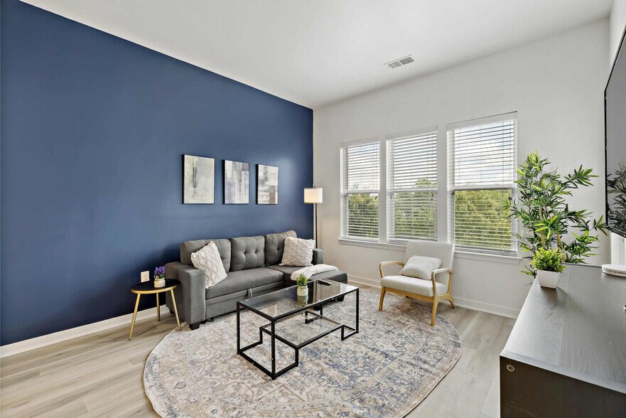 Building Photo - 205 S Kings Dr