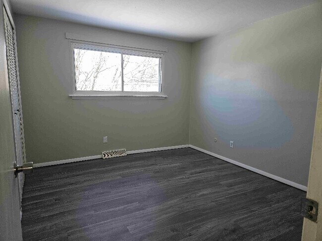 Building Photo - 610 1/2 Sunflower Dr
