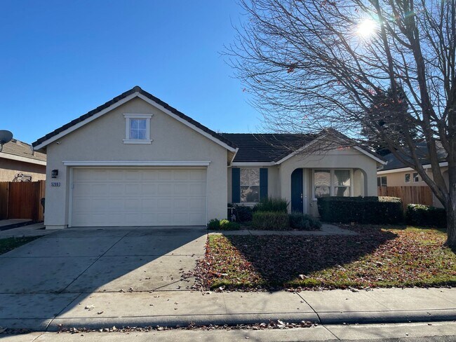 Building Photo - NICE SINGLE STORY 3 BED & 2 BATH HOME IN ELK GROVE!