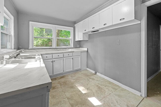 Building Photo - 3066 Redbud Rd
