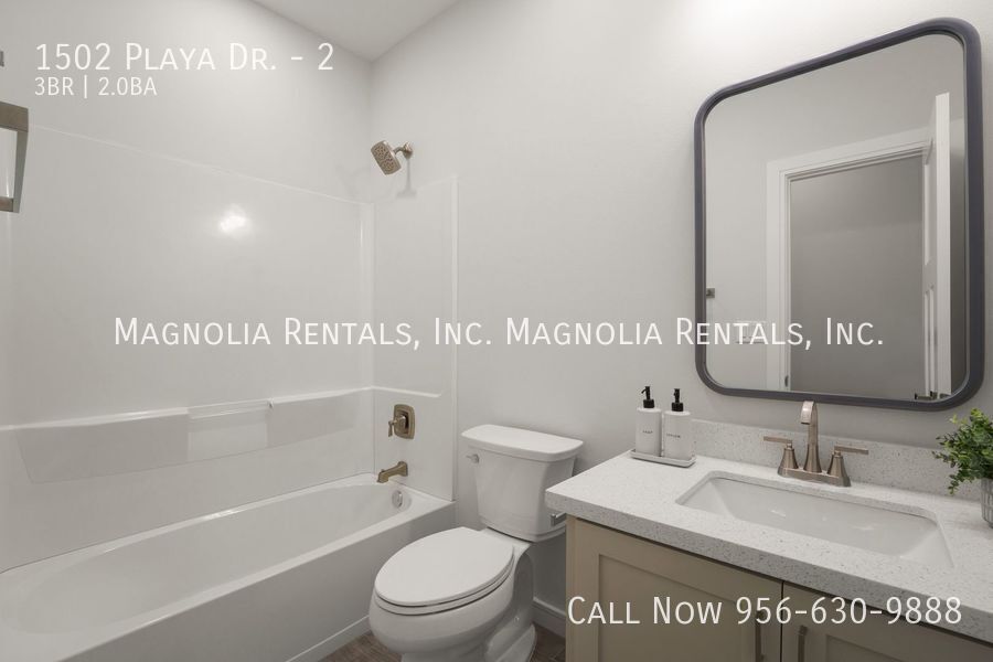 Building Photo - 1502 Playa Dr