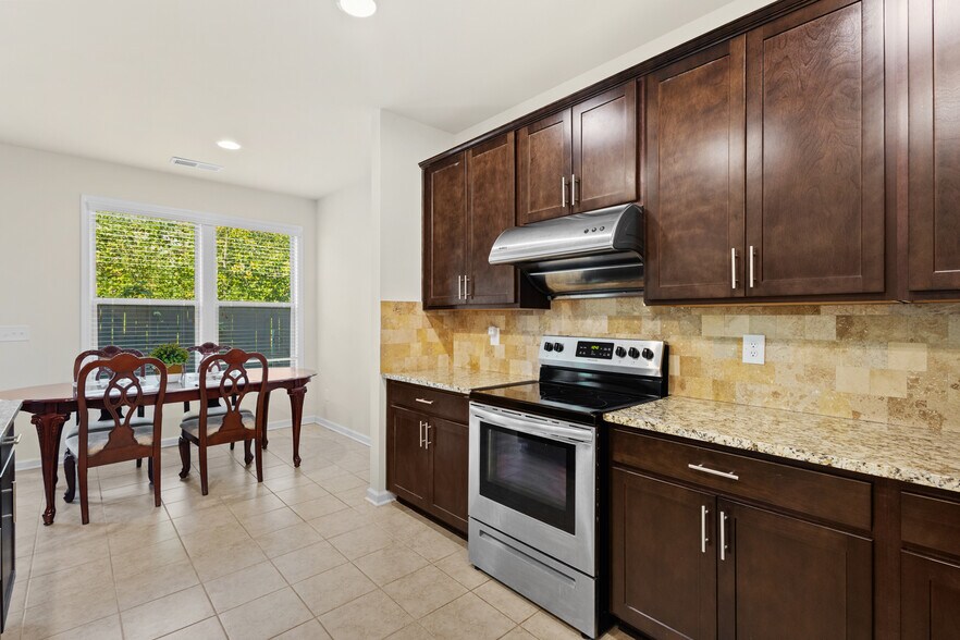 Building Photo - 4275 Almanor Cir