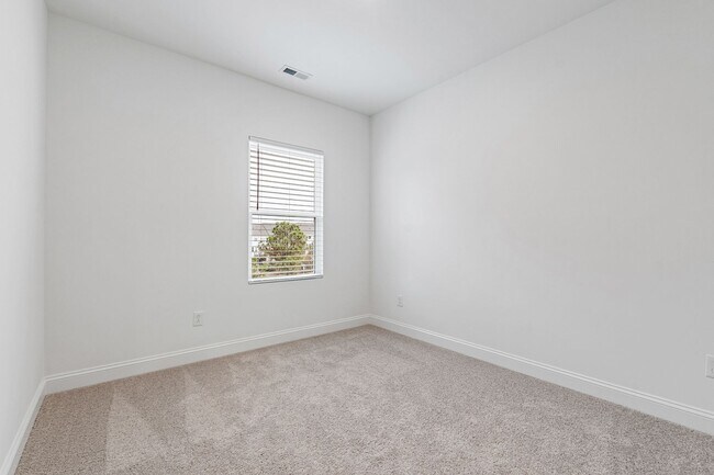 Building Photo - Stunning 4-Bedroom Home for Rent in Prime Cary Location!